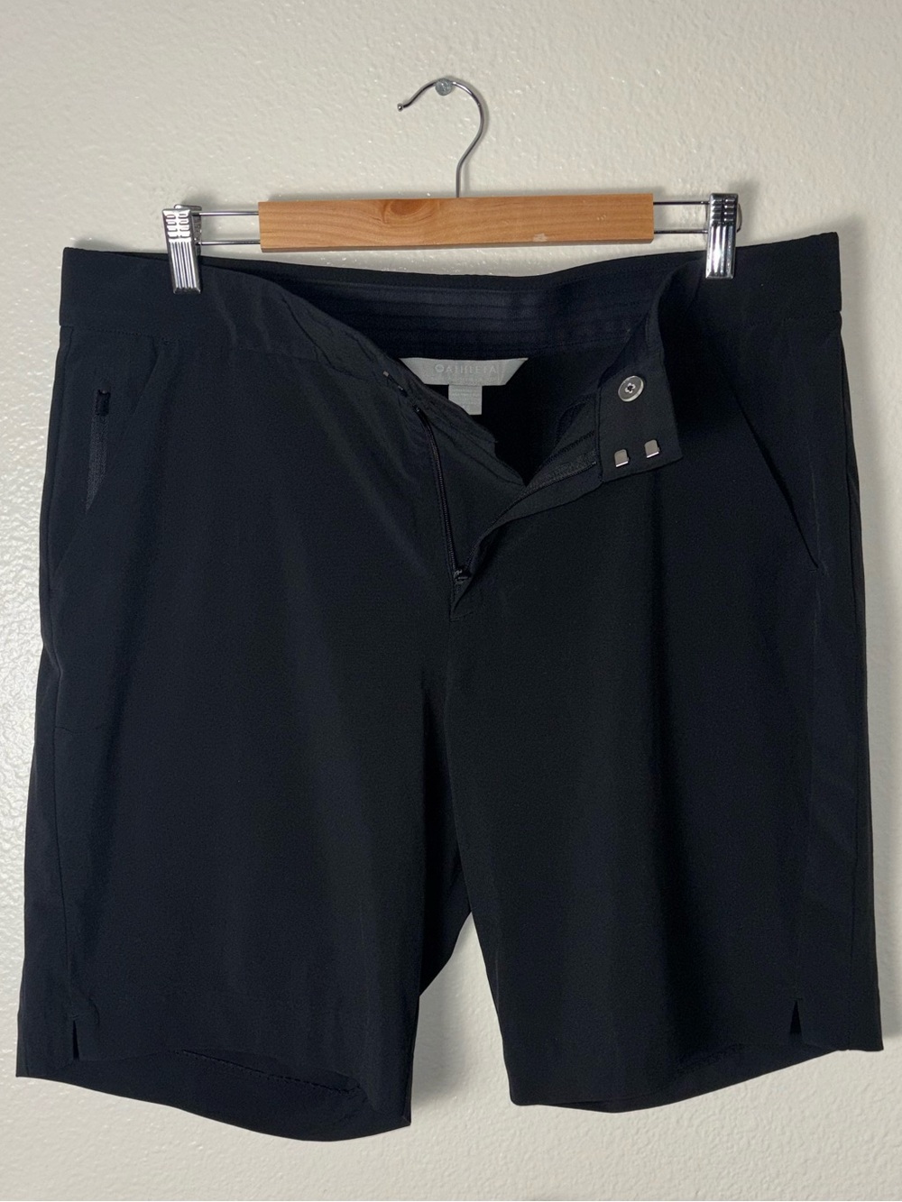 Athleta Tribeca 7" Bermuda Short Black
Women's Size 14 - Picture 9 of 16